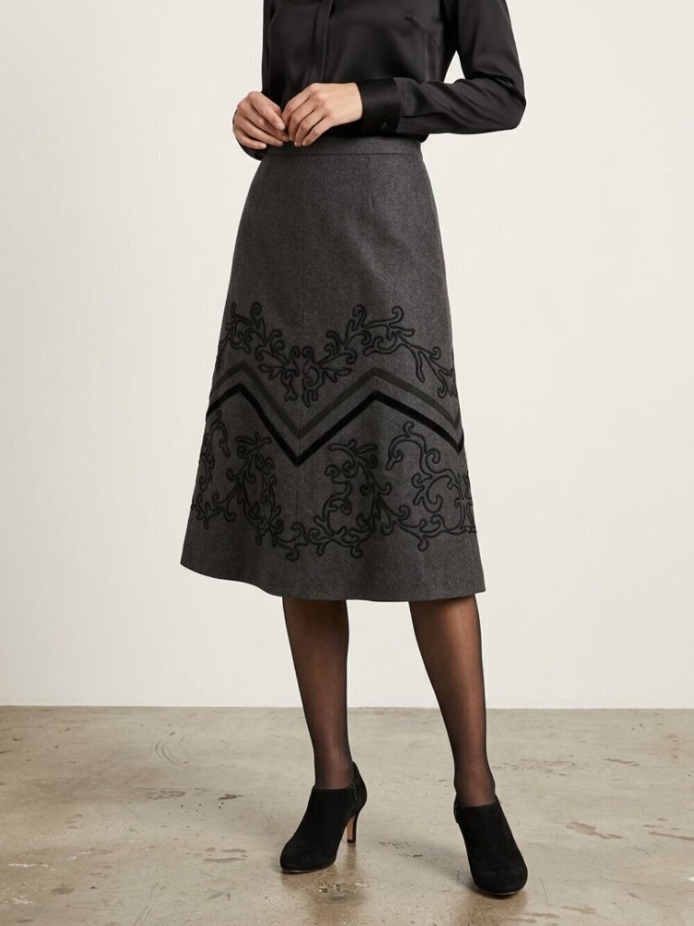 Anne Taylor Loft Petite Black Embroidered Lined Wool Blend Side Zip A Line Skirt